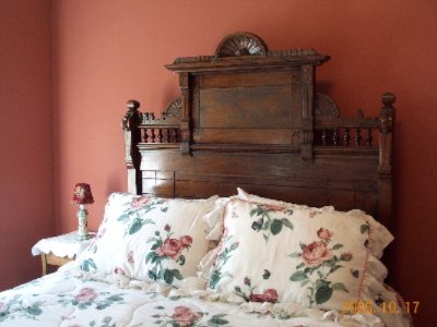 The Oak Room Antique Queen Bed